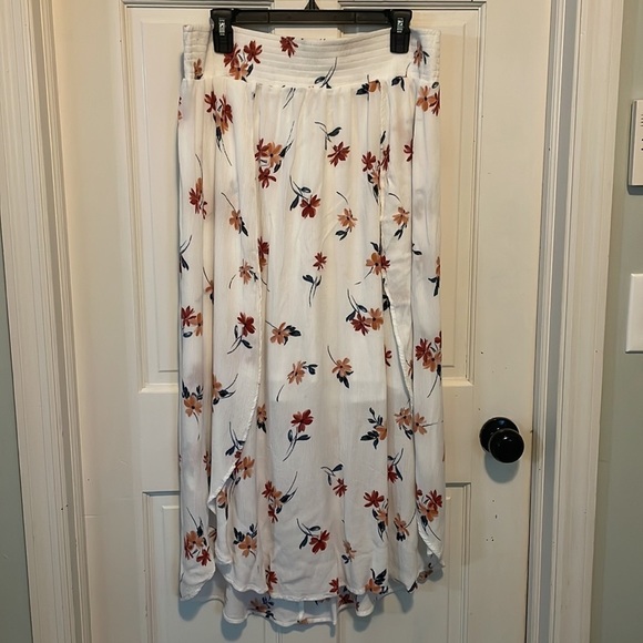 Torrid gauze material floral skirt size 2/2X - Picture 4 of 12